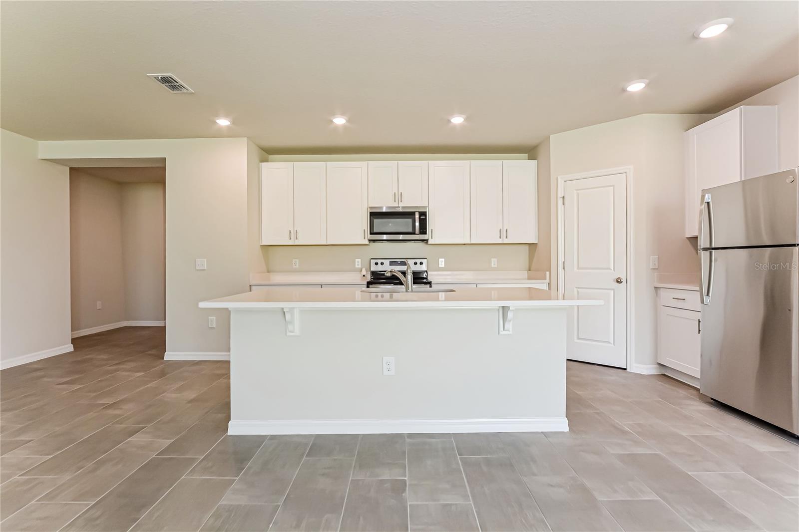 Image 6 of 16 For 1090 Oak Valley Drive