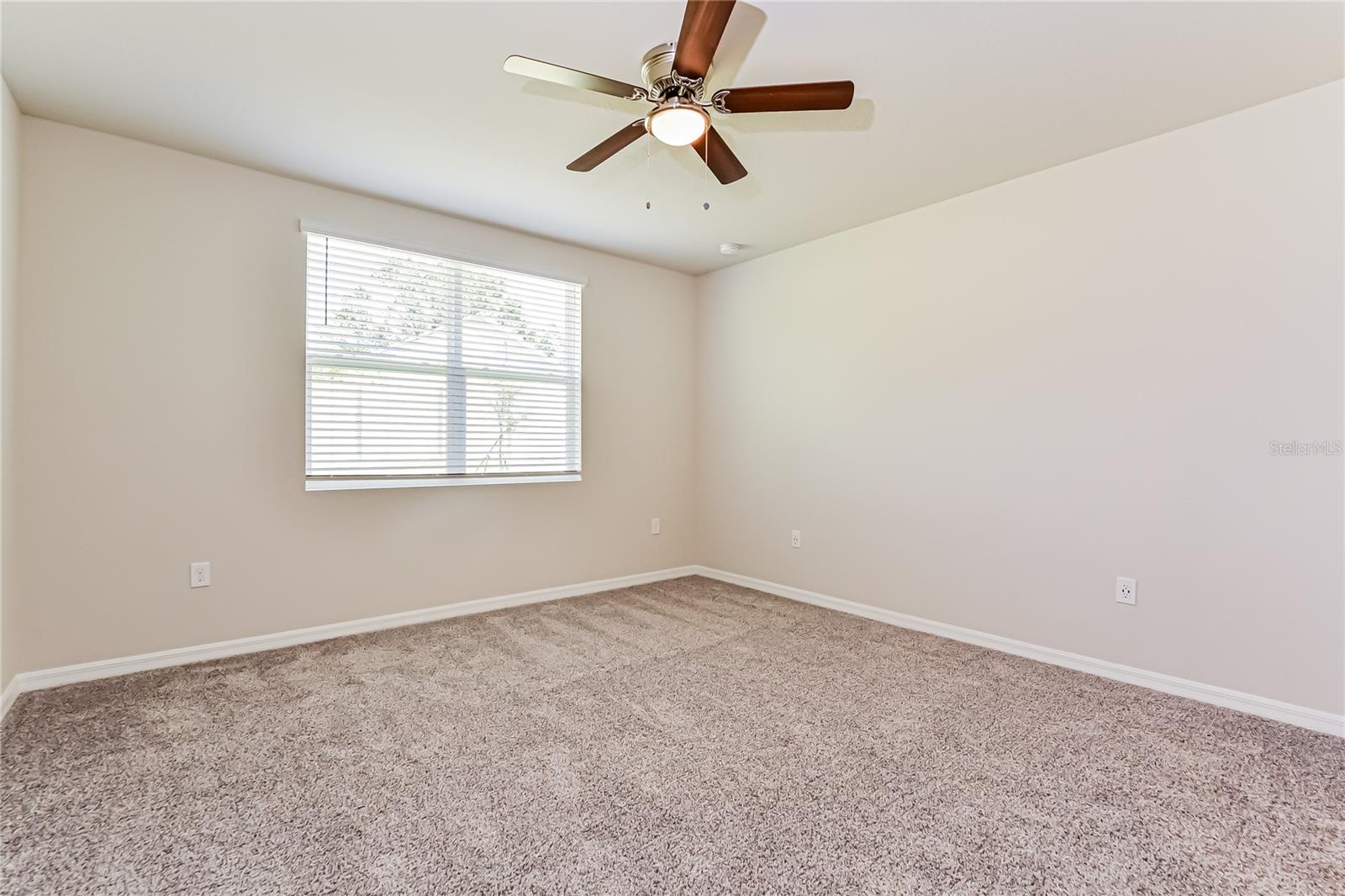 Image 7 of 16 For 1090 Oak Valley Drive