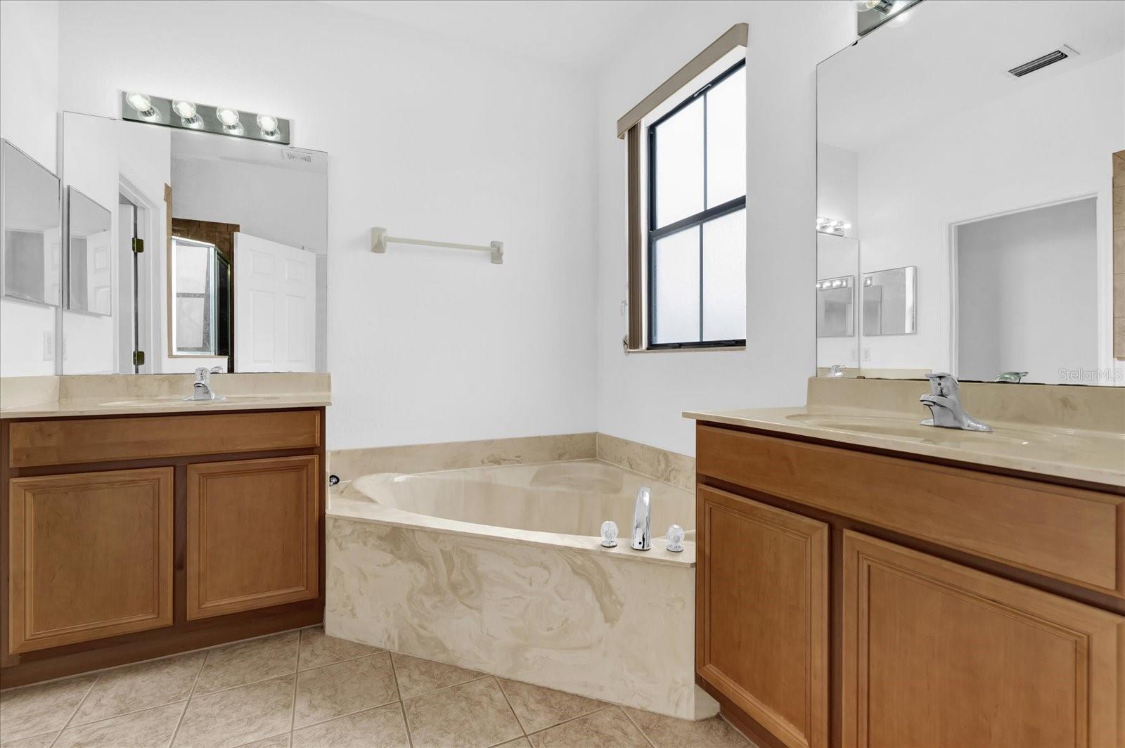 Image 18 of 25 For 3462 Allegra Circle