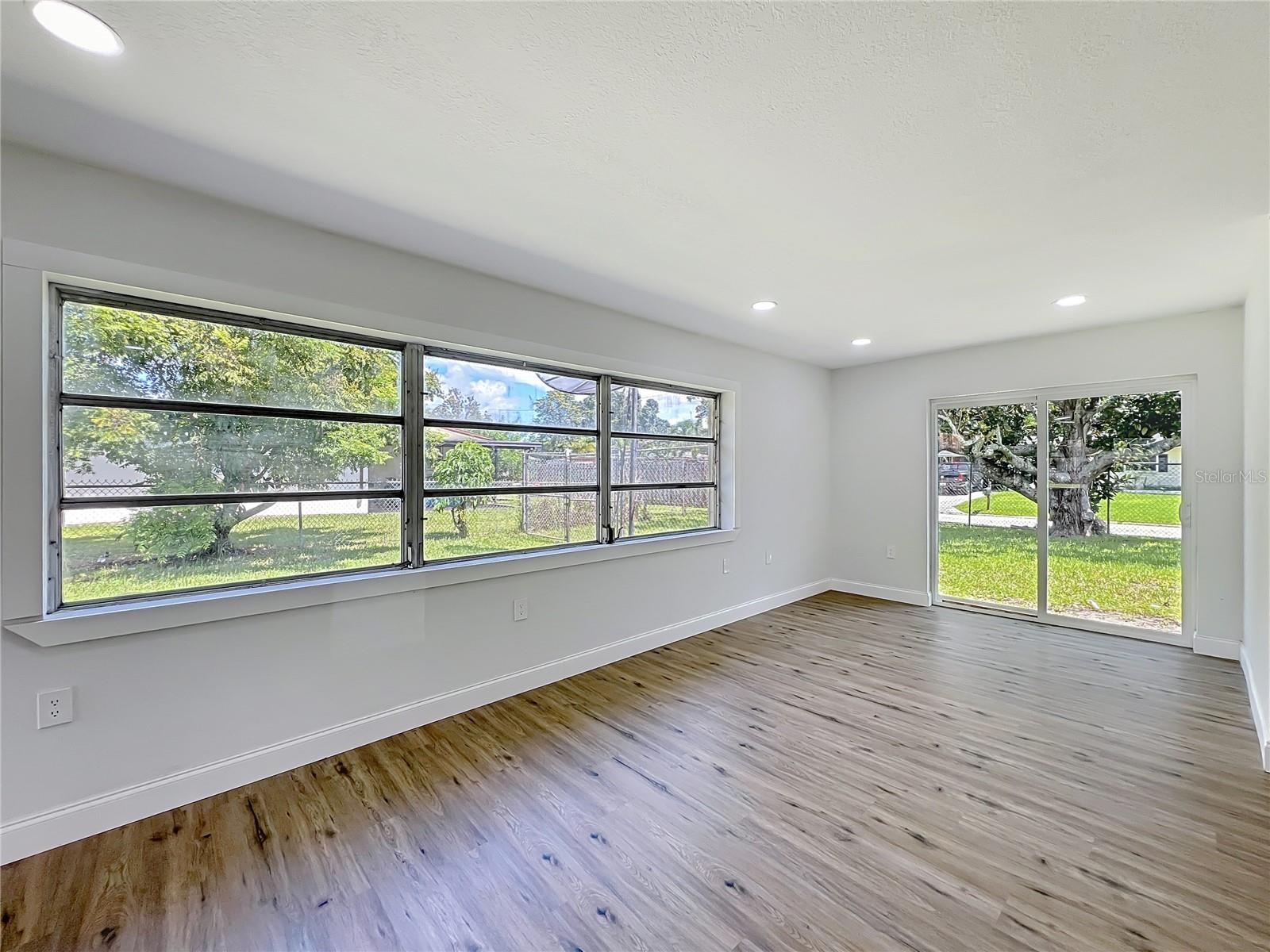Image 14 of 46 For 2340 Iowa Drive