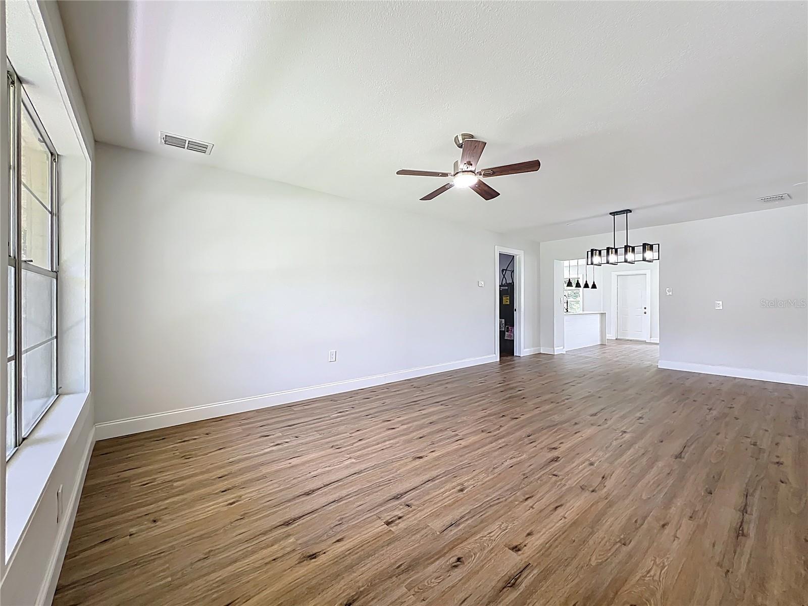 Image 5 of 46 For 2340 Iowa Drive