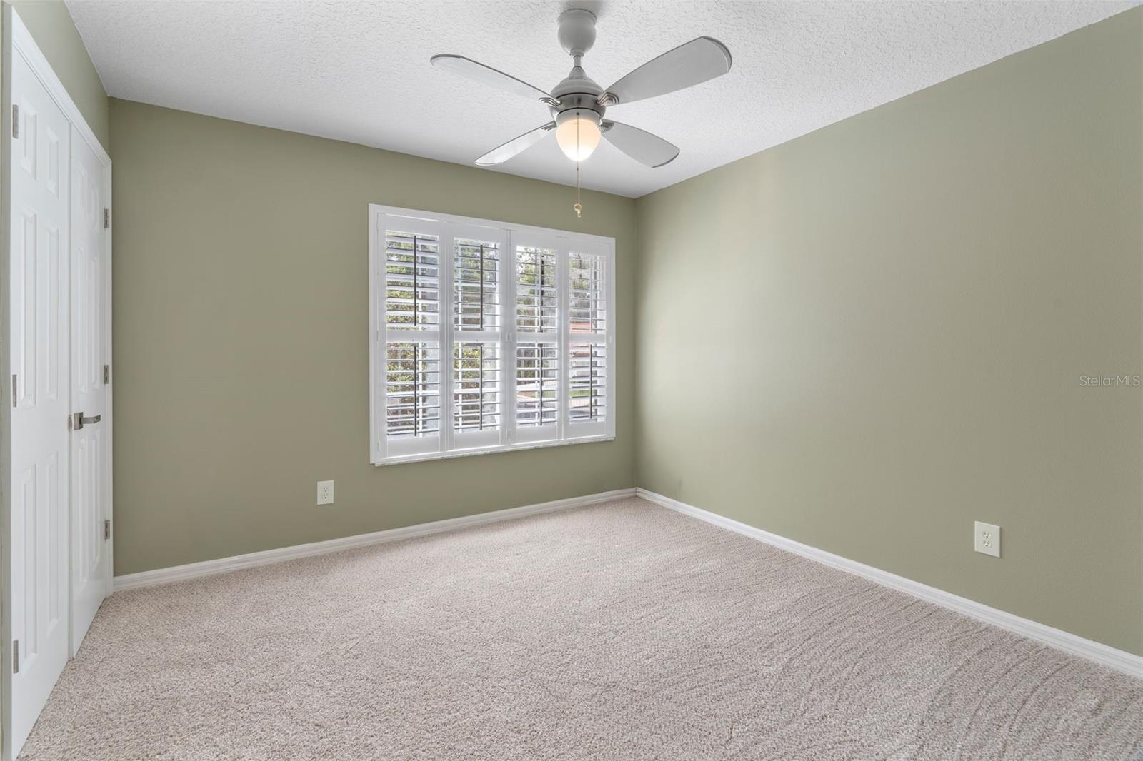 Image 23 of 33 For 1001 Knoll Wood Court