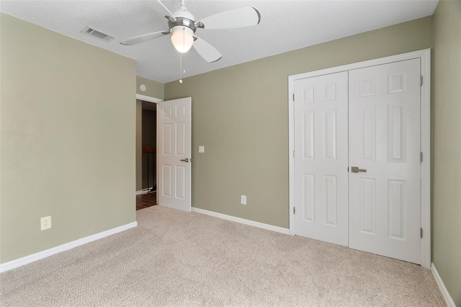 Image 24 of 33 For 1001 Knoll Wood Court