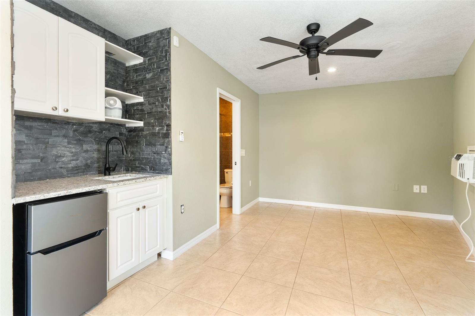 Image 29 of 33 For 1001 Knoll Wood Court