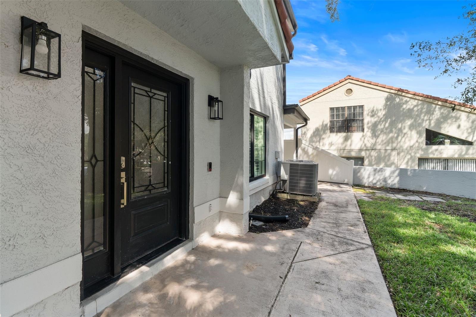 Image 4 of 33 For 1001 Knoll Wood Court