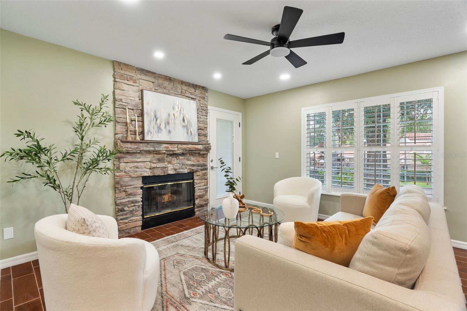 Image 6 of 33 For 1001 Knoll Wood Court