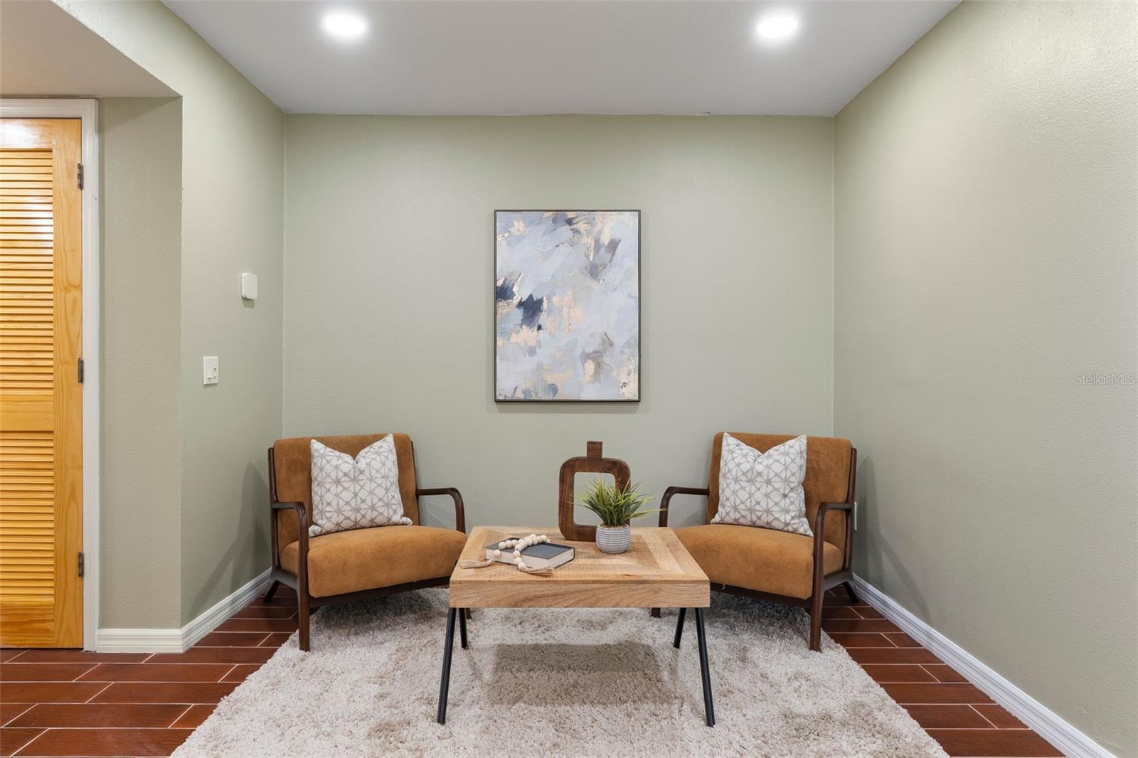 Image 8 of 33 For 1001 Knoll Wood Court