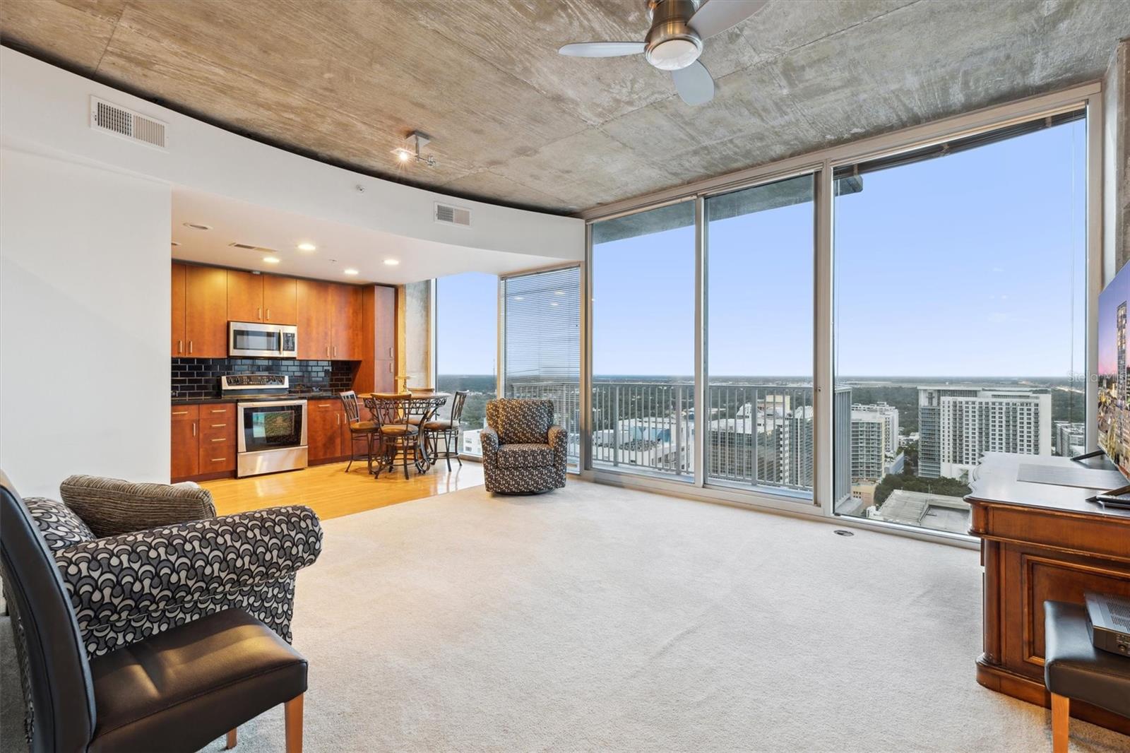 Image 11 of 43 For 155 Court Avenue 2609