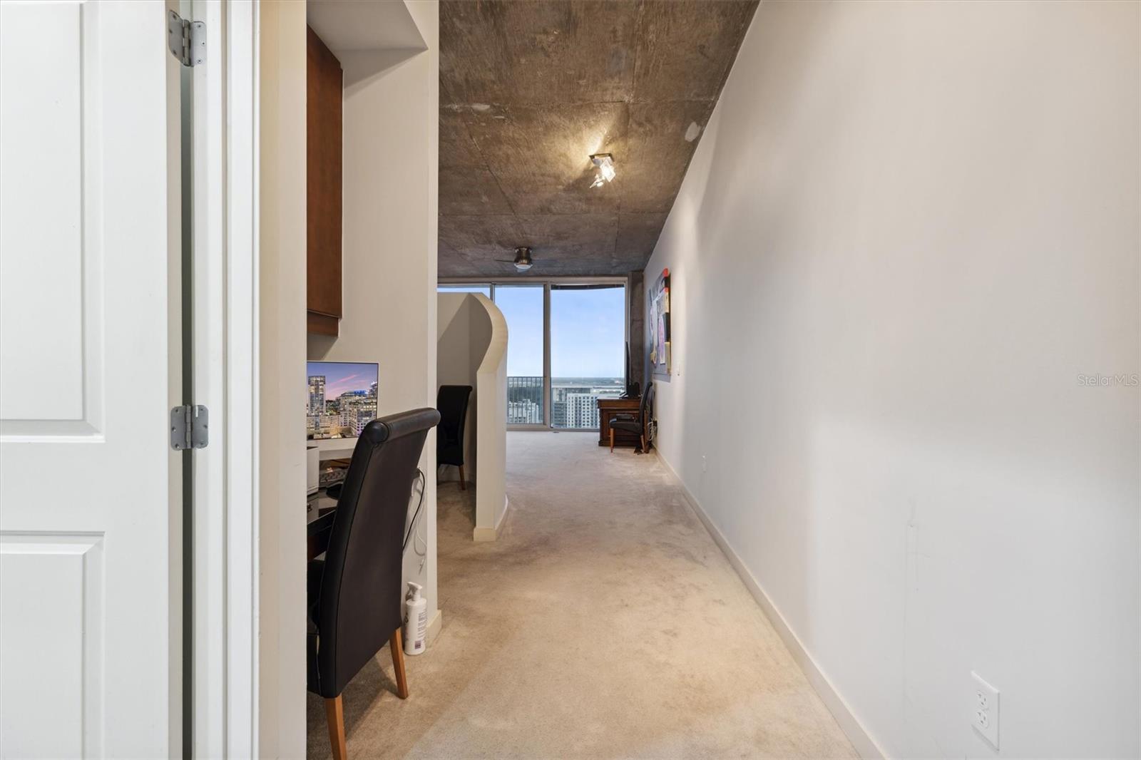 Image 19 of 43 For 155 Court Avenue 2609