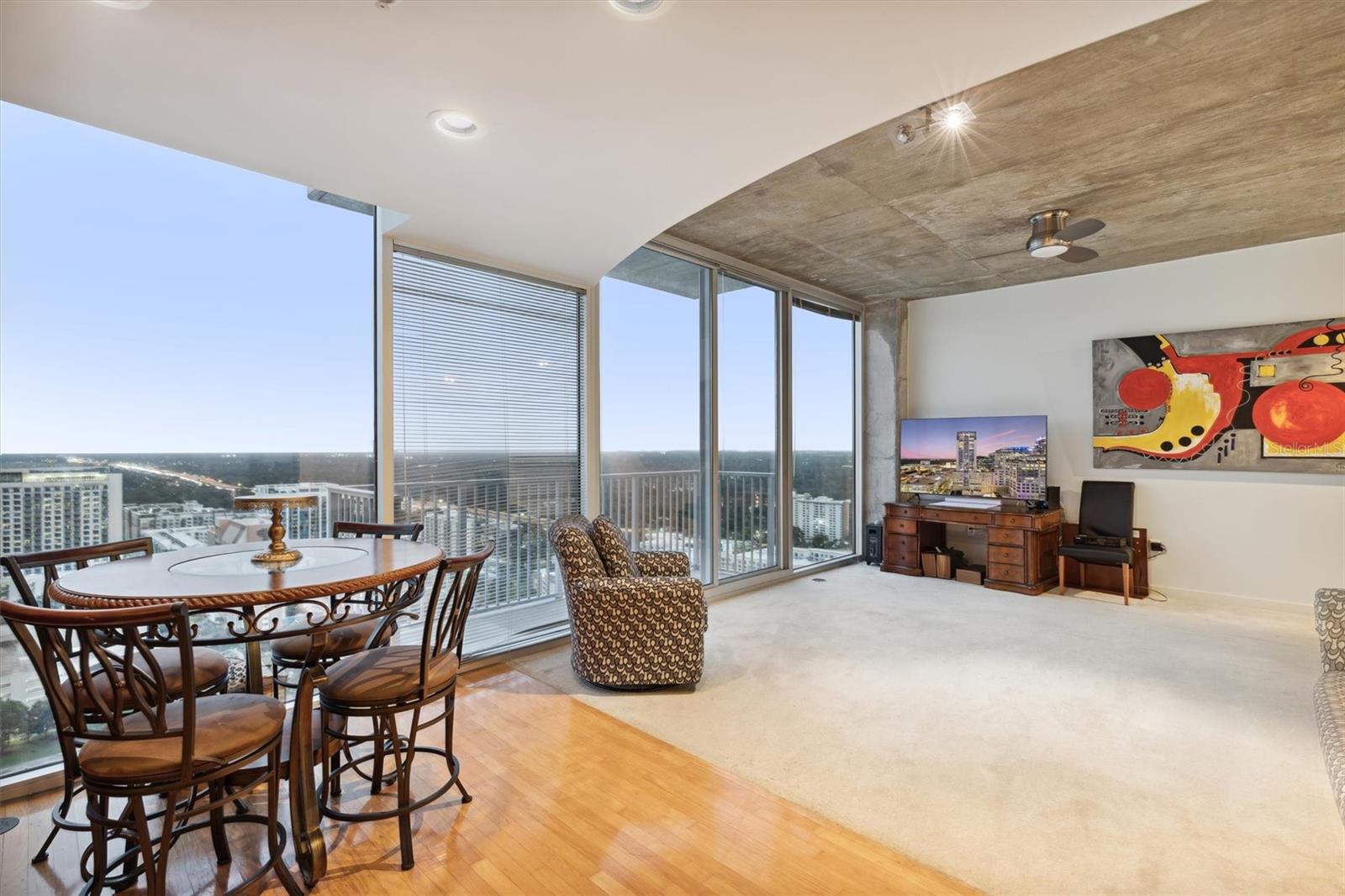 Image 22 of 43 For 155 Court Avenue 2609