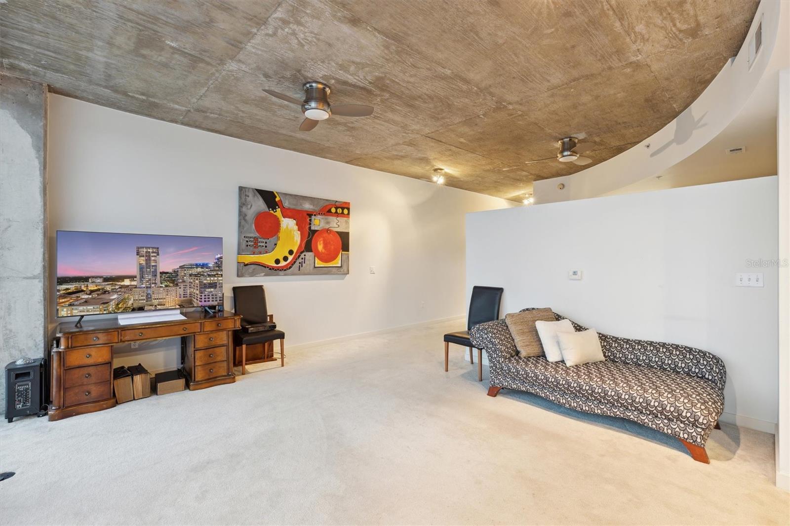 Image 24 of 43 For 155 Court Avenue 2609