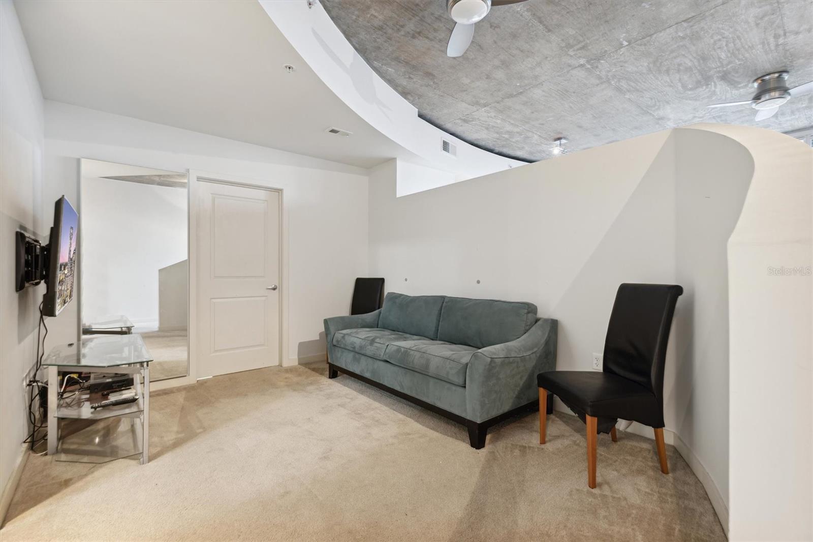 Image 8 of 43 For 155 Court Avenue 2609
