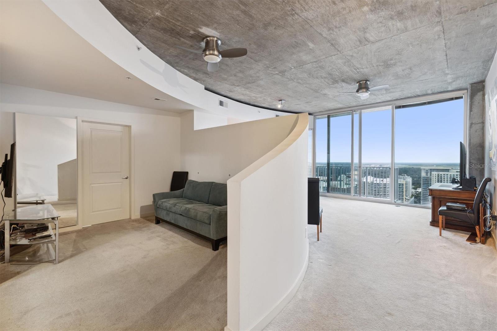 Image 9 of 43 For 155 Court Avenue 2609