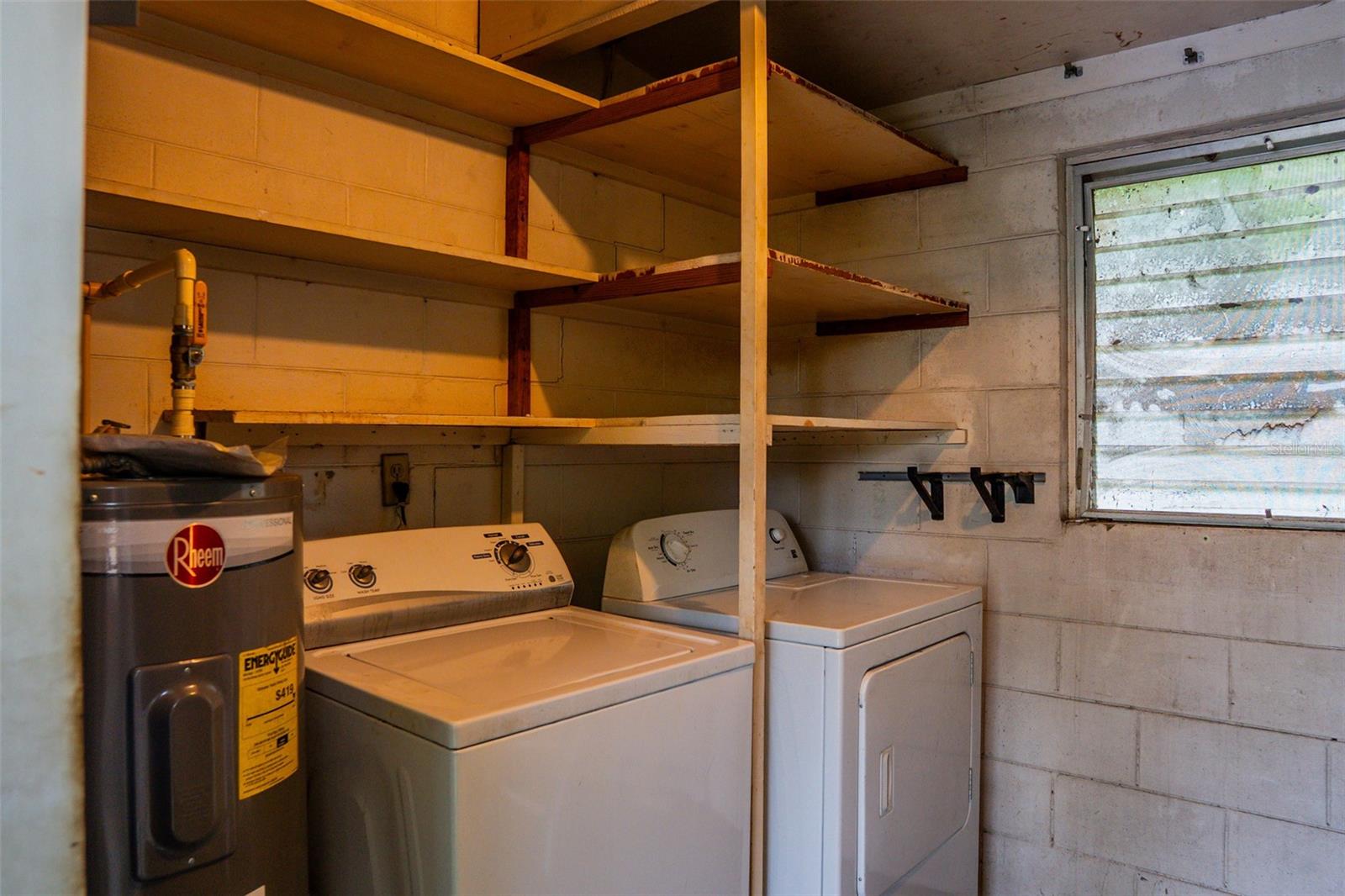 Image 21 of 25 For 6024 Antilla Drive