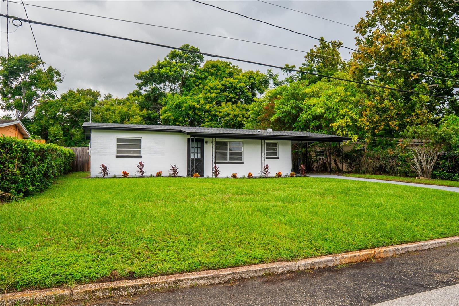 Image 4 of 25 For 6024 Antilla Drive