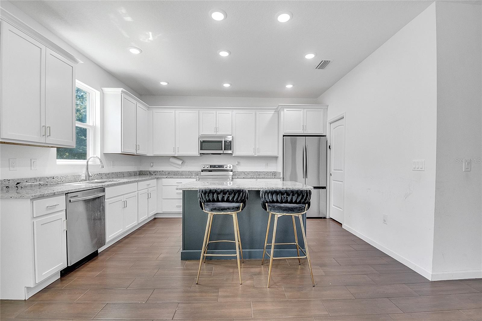 Image 4 of 17 For 651 Parakeet Court