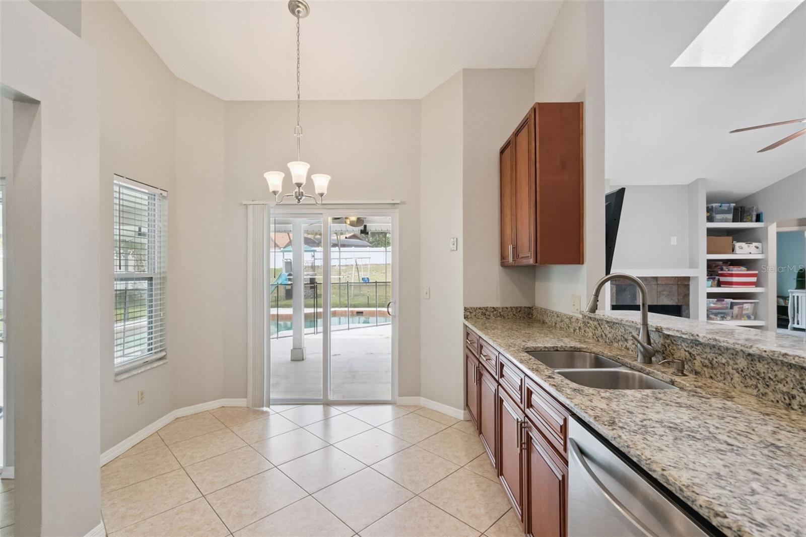 Image 7 of 27 For 843 Bright Meadow Drive