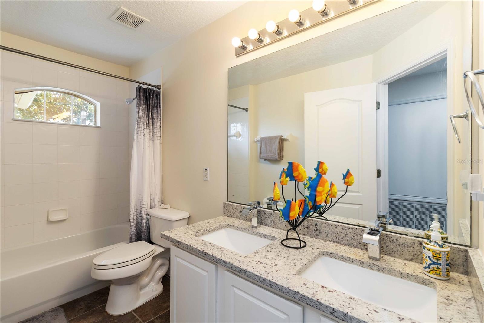 Image 20 of 30 For 698 Seabrook Court 206