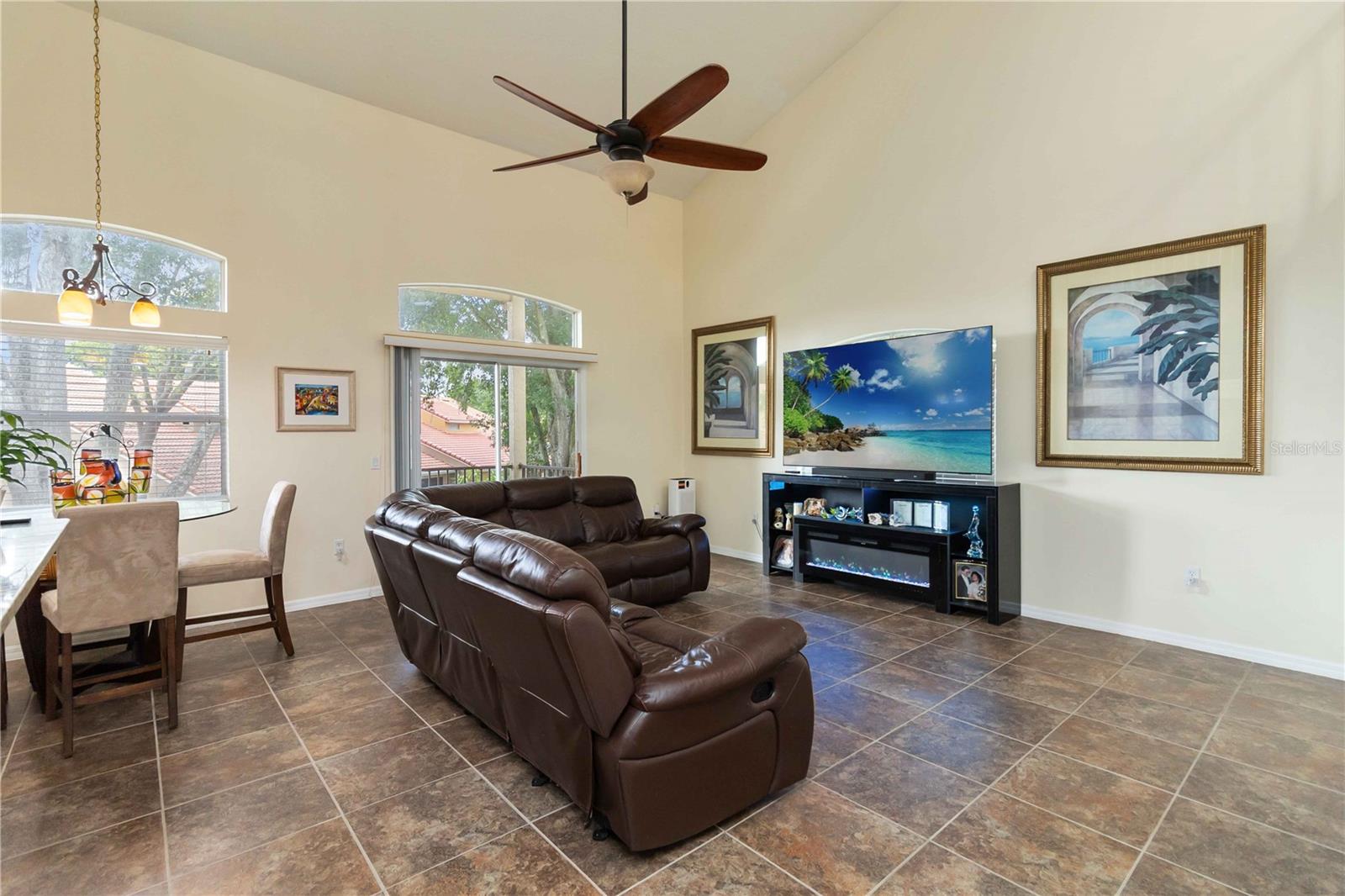 Image 3 of 30 For 698 Seabrook Court 206