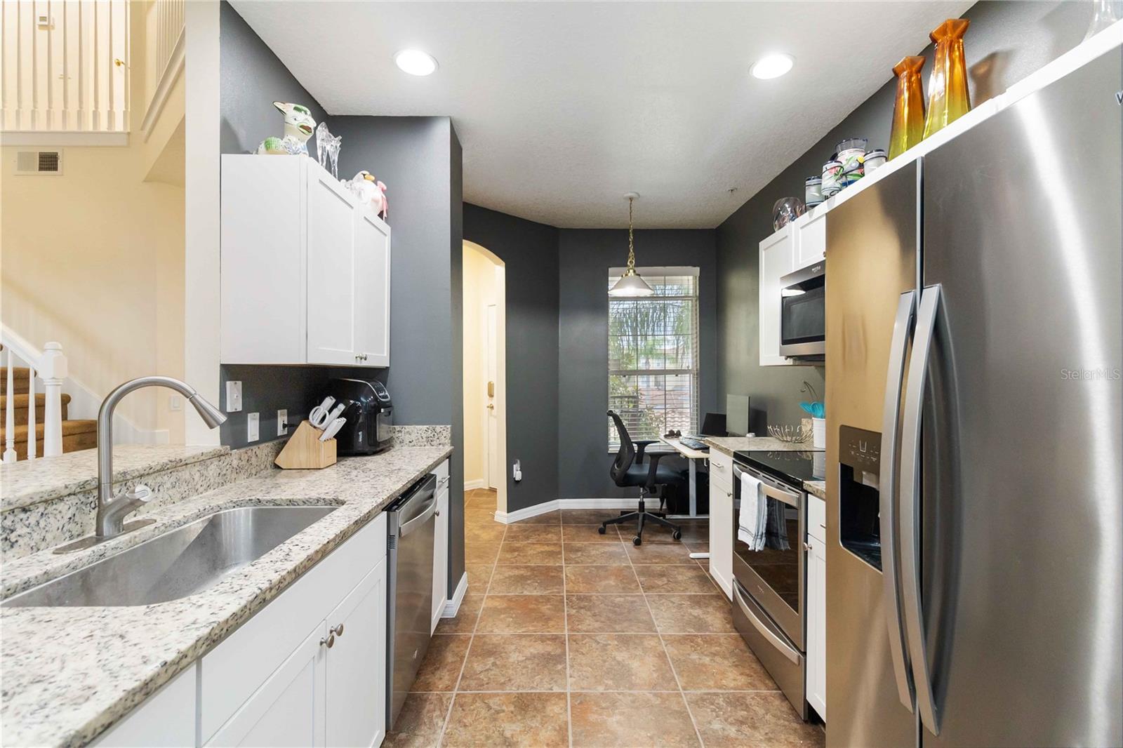 Image 7 of 30 For 698 Seabrook Court 206