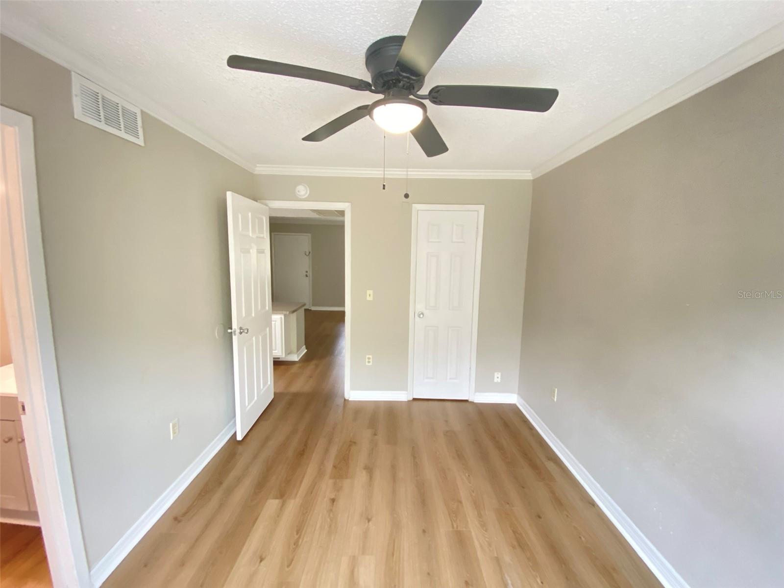 Image 10 of 15 For 121 Oyster Bay Circle 320
