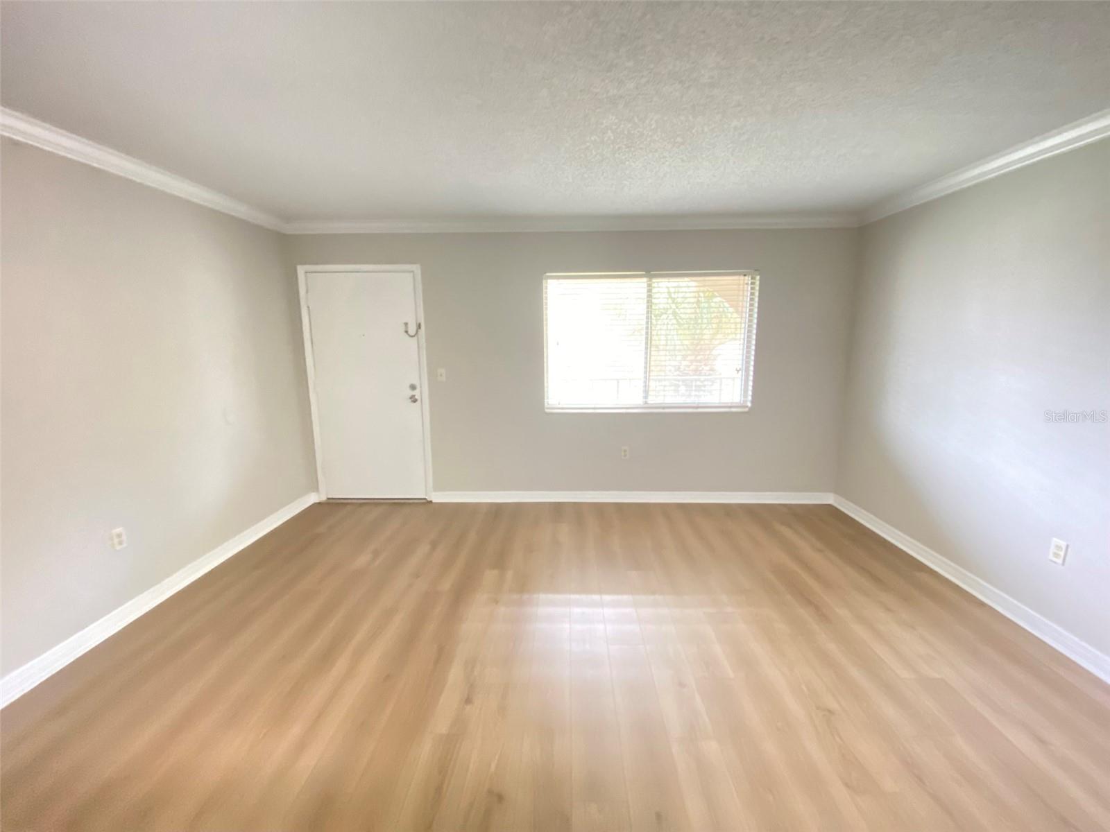 Image 5 of 15 For 121 Oyster Bay Circle 320