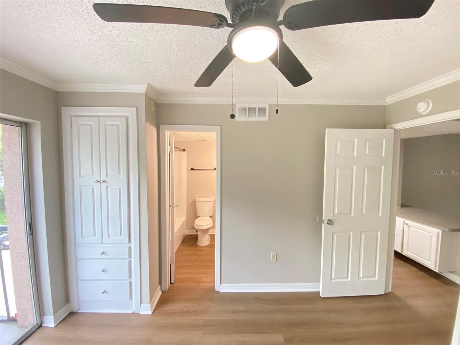 Image 9 of 15 For 121 Oyster Bay Circle 320