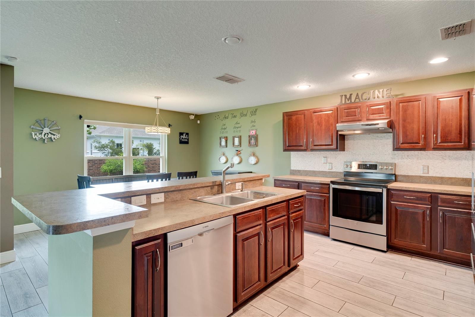 Image 10 of 28 For 421 Cobblestone Pointe Drive