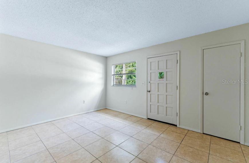 Image 4 of 17 For 118 Hardin Place A