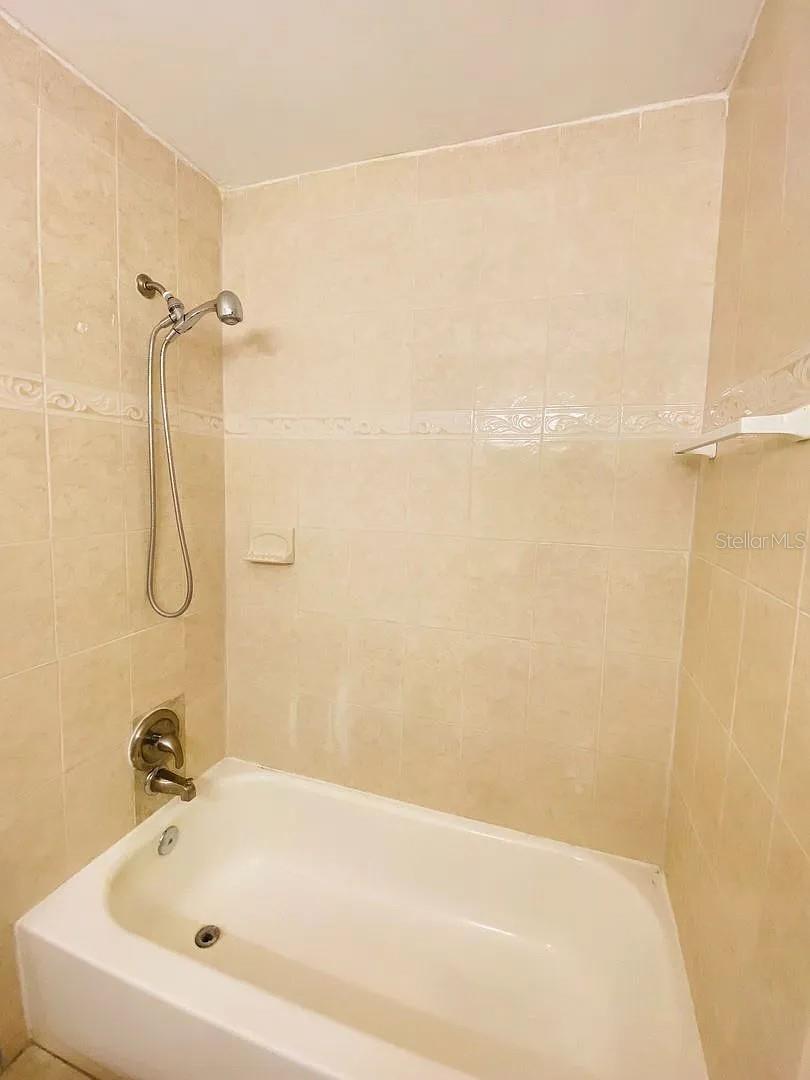 Image 14 of 17 For 4704 Walden Circle 26