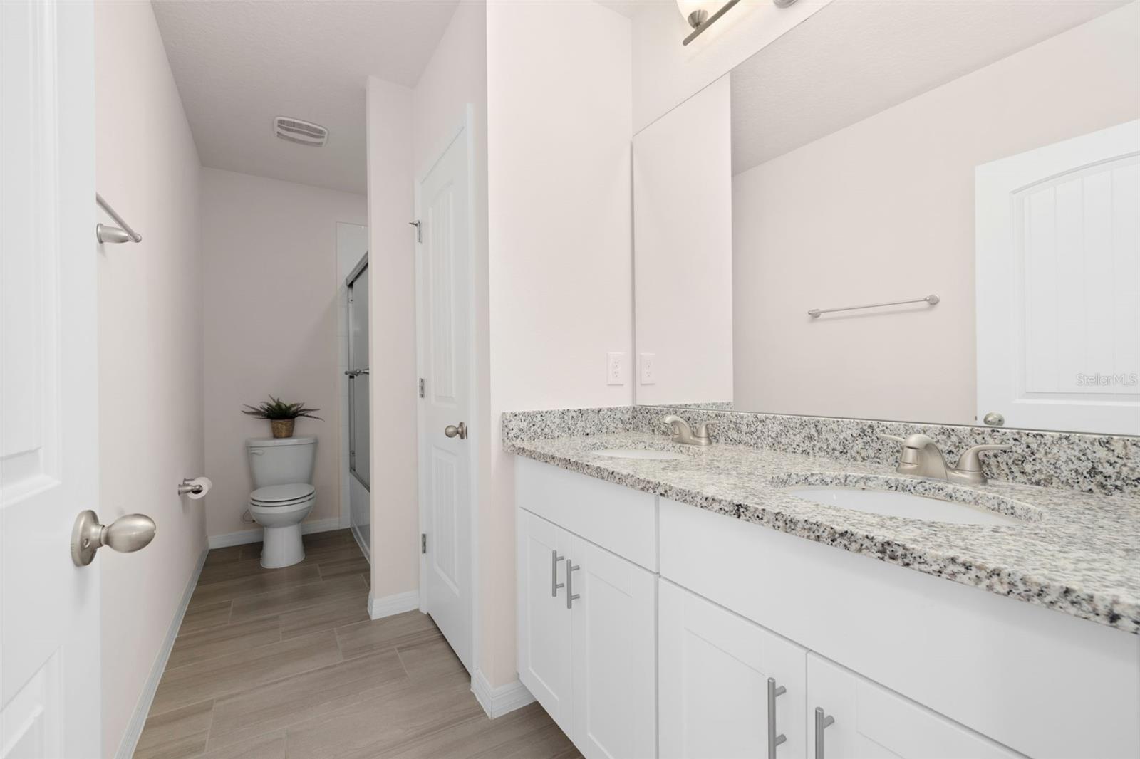 Image 44 of 72 For 9263 Quest Alley Alley