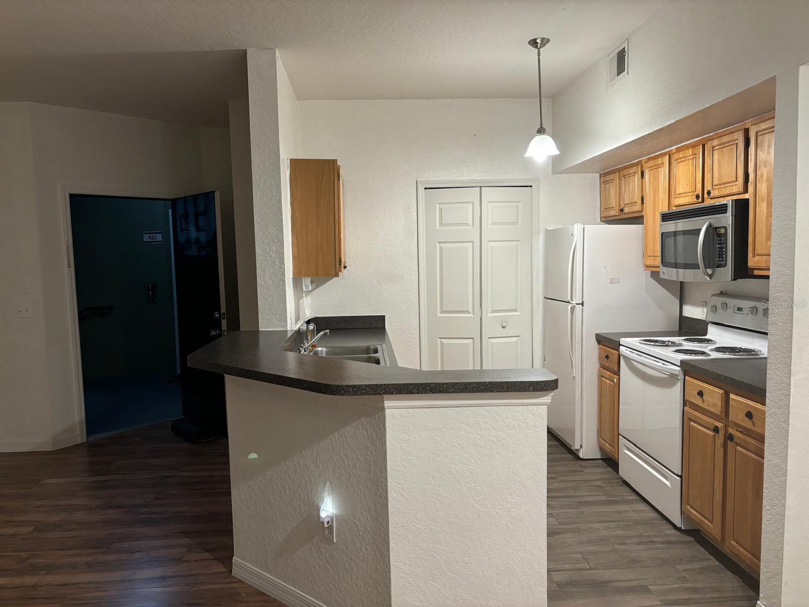 Image 4 of 14 For 6059 Westgate Drive 424
