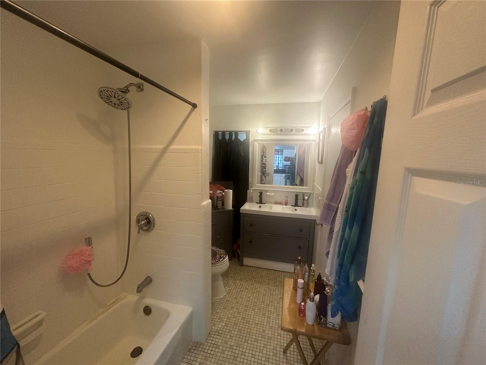 Listing photo id 9 for 2841 Duncan Street