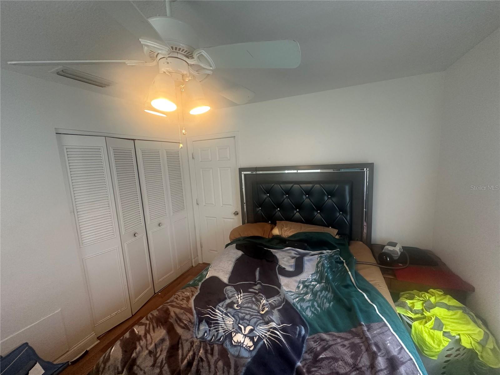 Listing photo id 13 for 2841 Duncan Street