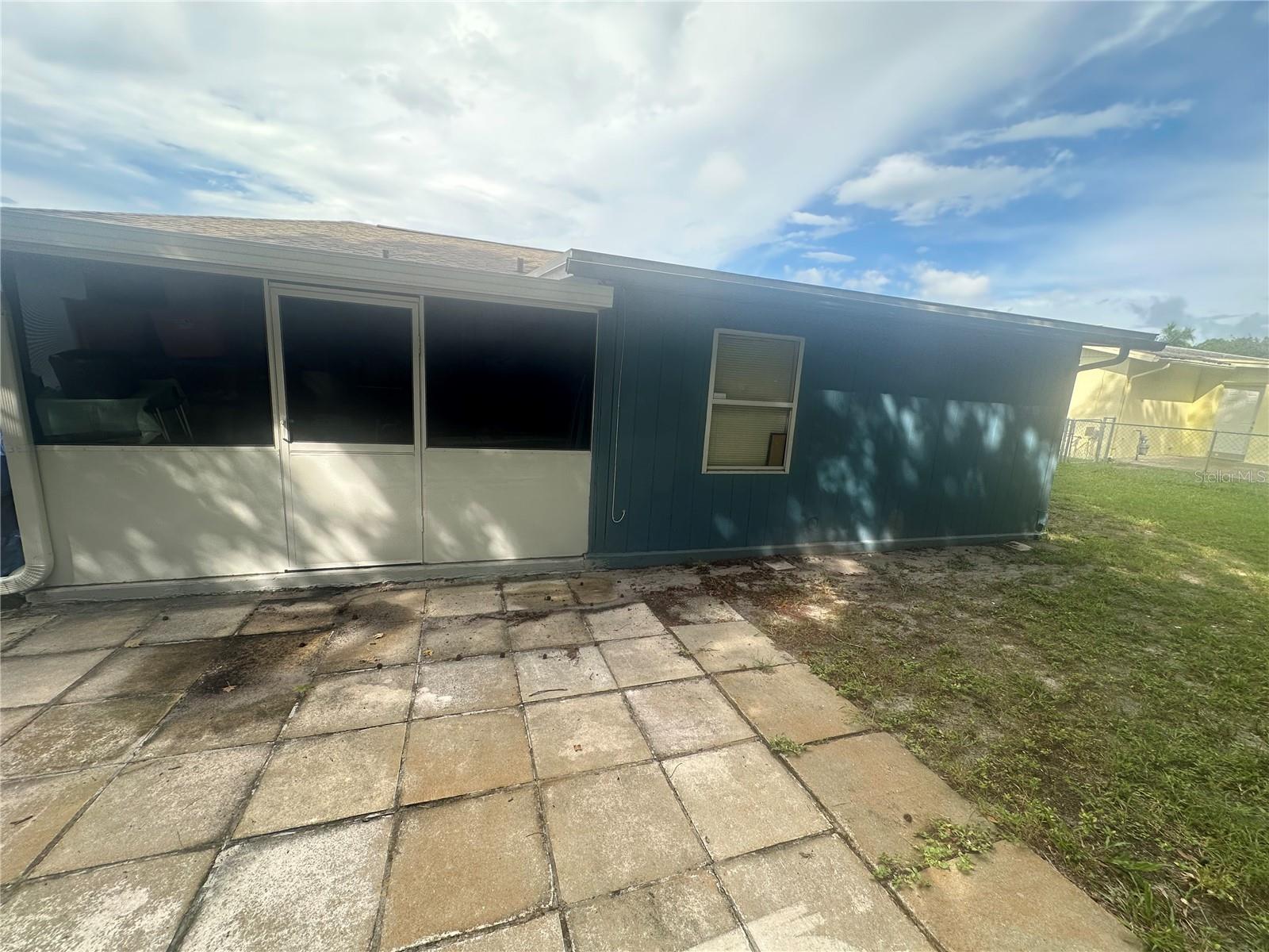 Listing photo id 16 for 2841 Duncan Street