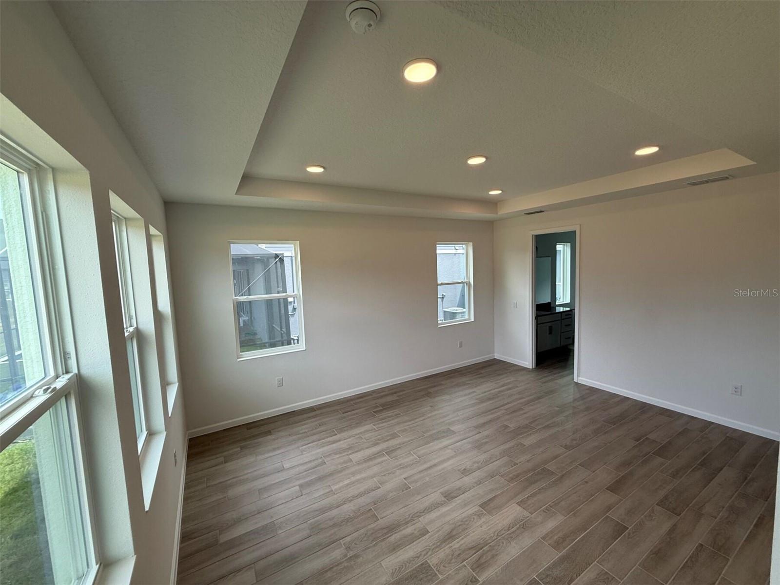 Image 11 of 18 For 903 Pointe Emerson Boulevard