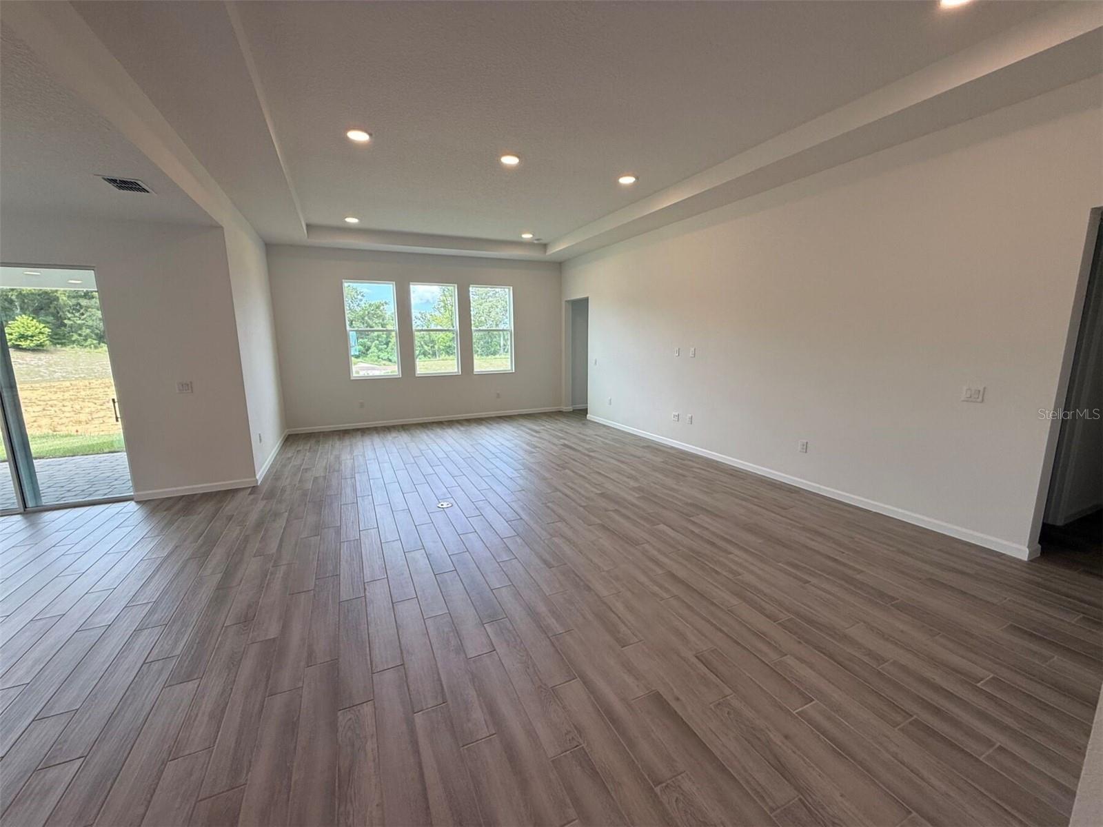 Image 13 of 18 For 903 Pointe Emerson Boulevard