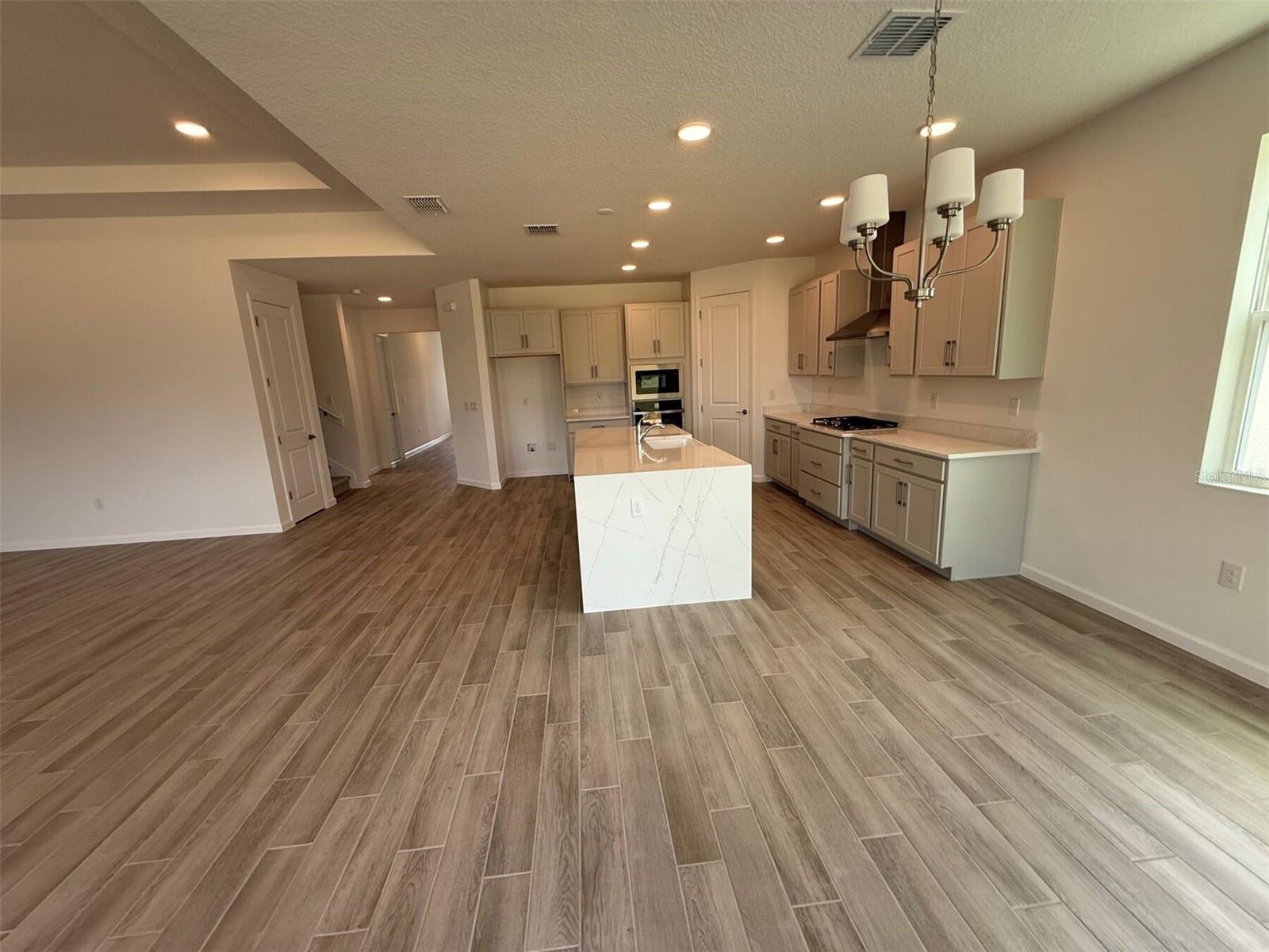 Image 3 of 18 For 903 Pointe Emerson Boulevard