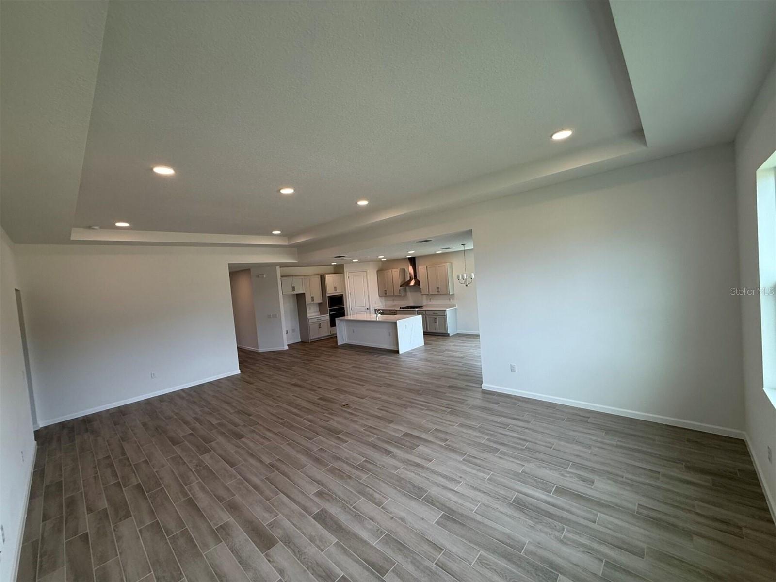 Image 4 of 18 For 903 Pointe Emerson Boulevard