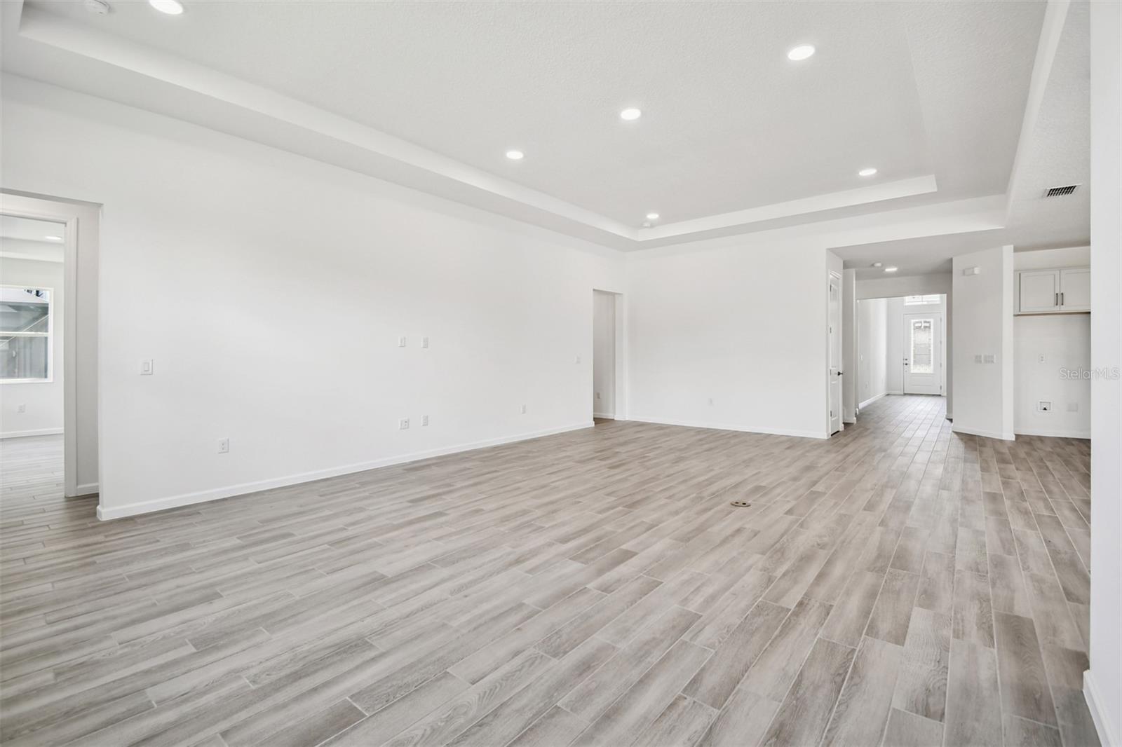 Image 42 of 64 For 903 Pointe Emerson Boulevard