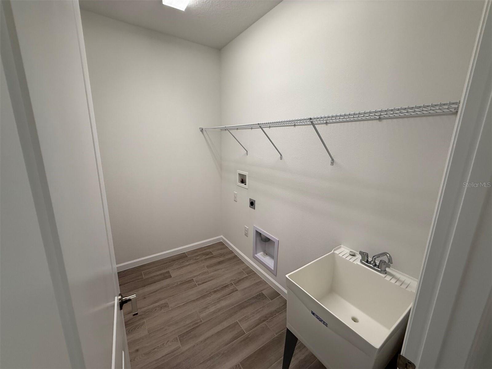 Image 6 of 18 For 903 Pointe Emerson Boulevard