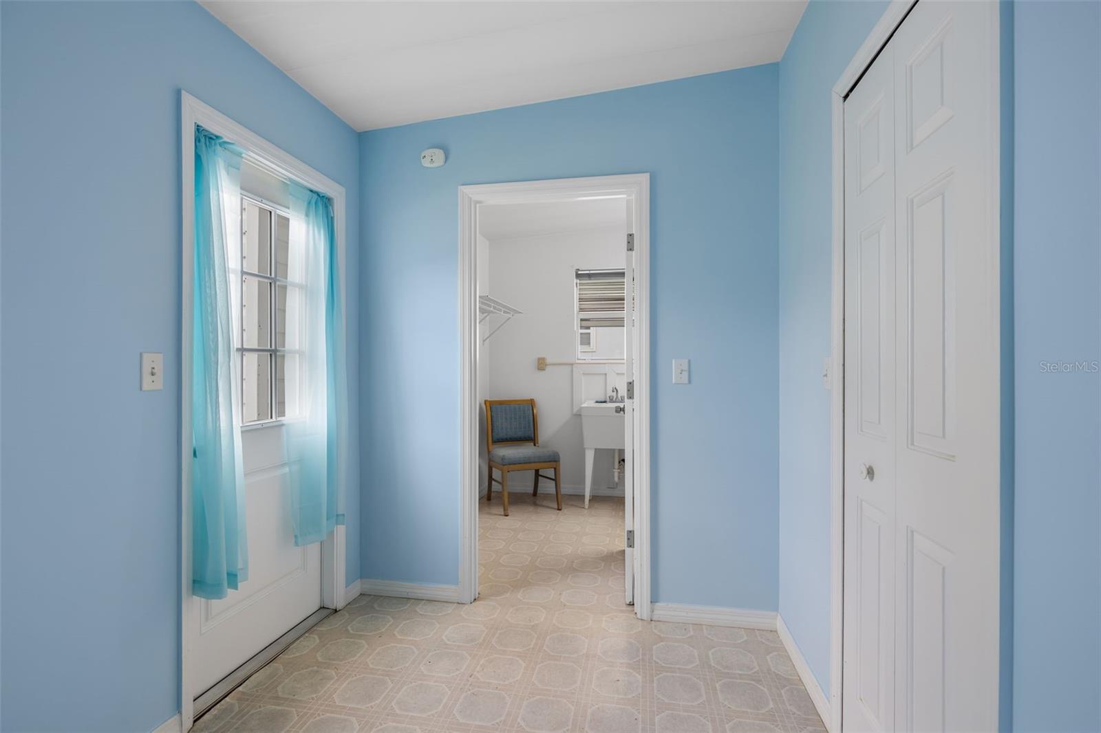 Image 15 of 44 For 47 Cocos Plumosa Drive