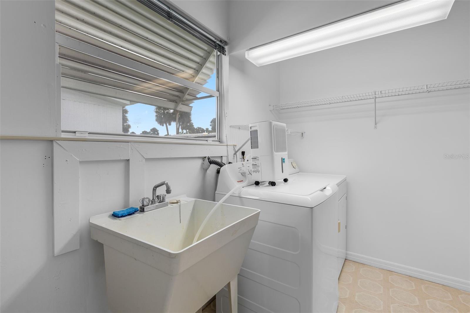 Image 17 of 44 For 47 Cocos Plumosa Drive