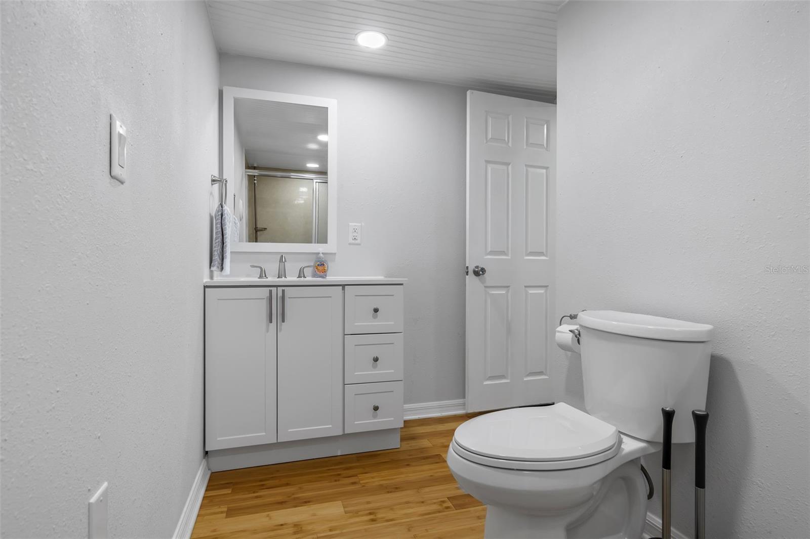 Image 21 of 44 For 47 Cocos Plumosa Drive