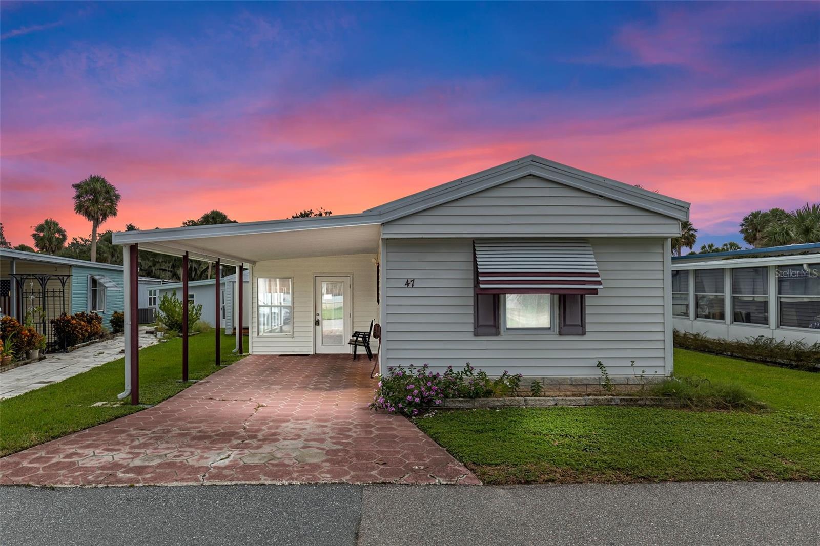 Image 3 of 44 For 47 Cocos Plumosa Drive