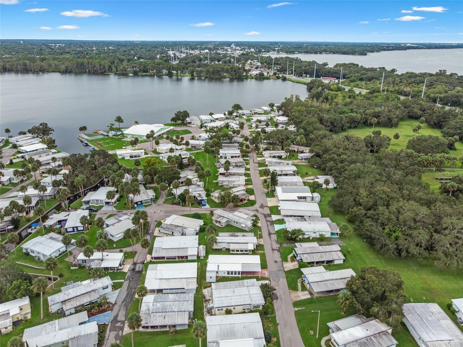 Image 36 of 44 For 47 Cocos Plumosa Drive