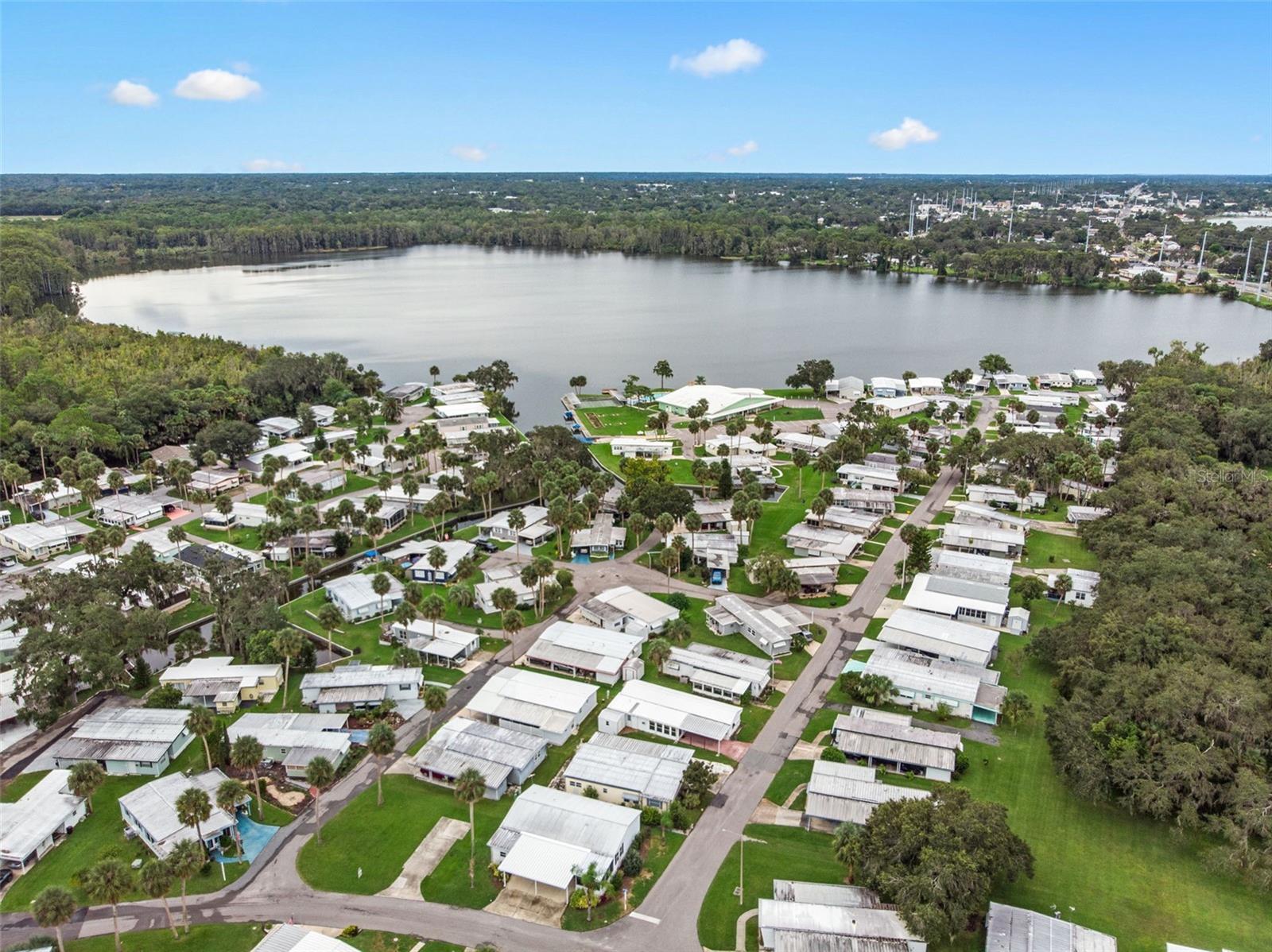 Image 37 of 44 For 47 Cocos Plumosa Drive
