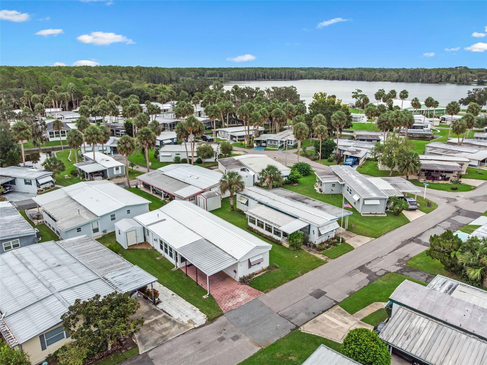 Image 40 of 44 For 47 Cocos Plumosa Drive