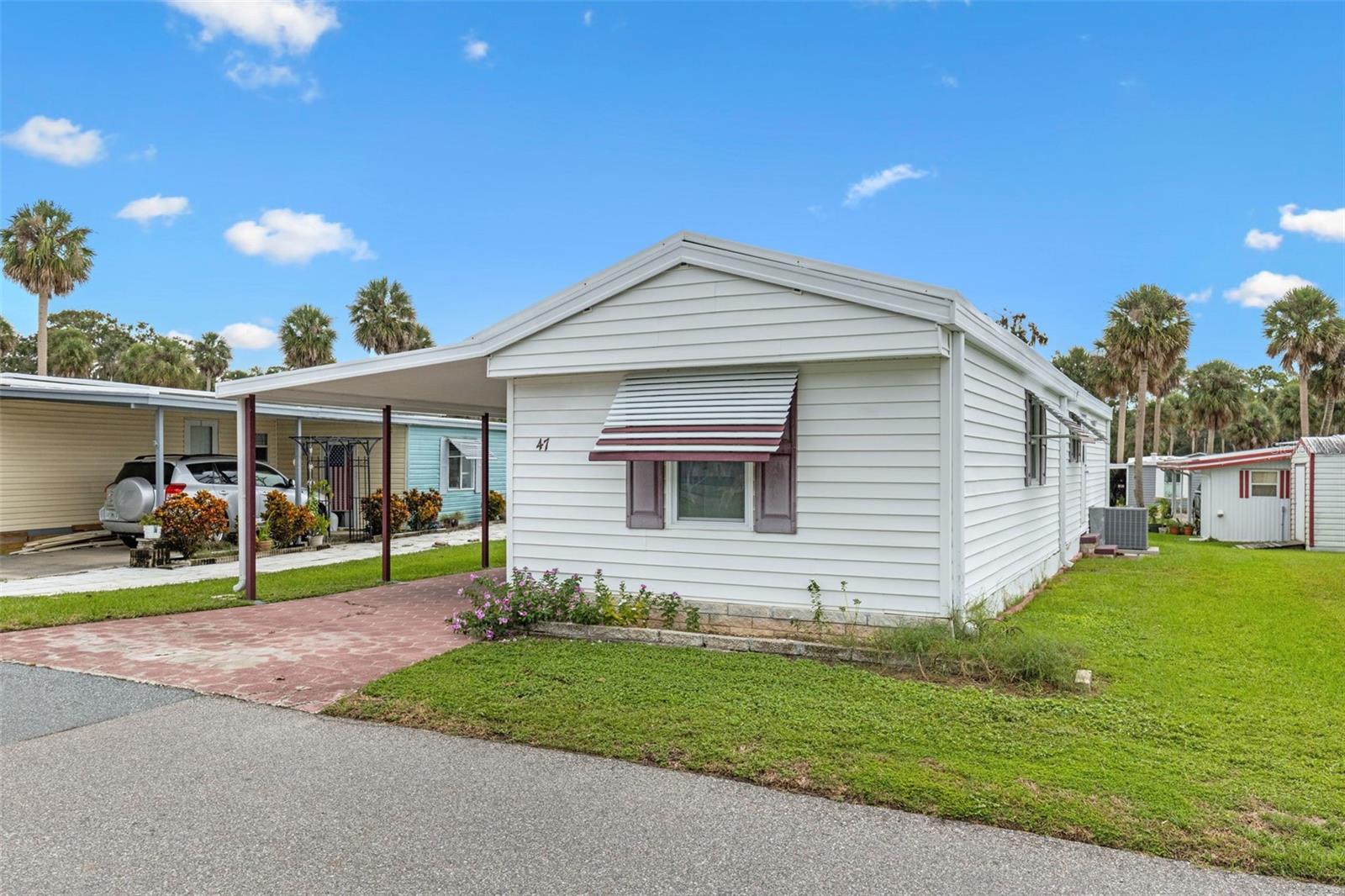 Image 5 of 44 For 47 Cocos Plumosa Drive
