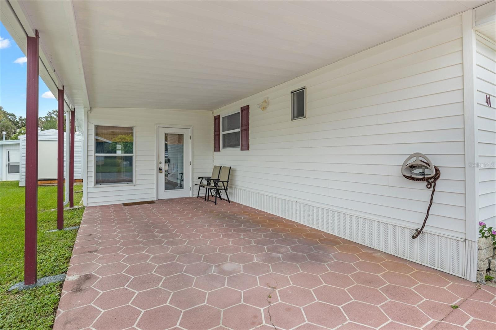 Image 6 of 44 For 47 Cocos Plumosa Drive